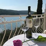 Luka Gostinjska kuća 3*
