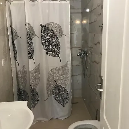 维拉卢卡旅馆 斯拉诺