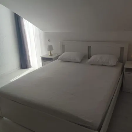 Guest house Luka Slano