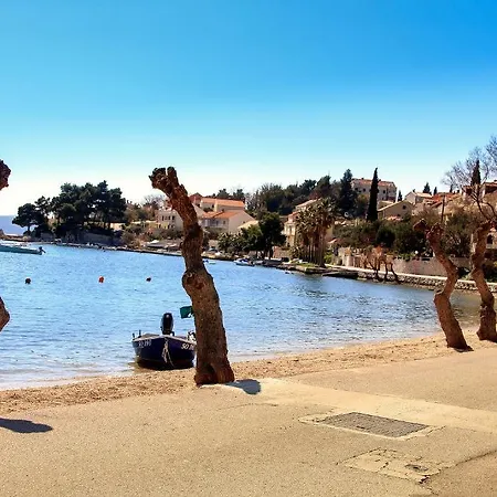 维拉卢卡旅馆 3*