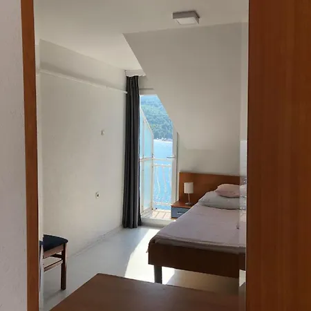 Guest house Luka Slano